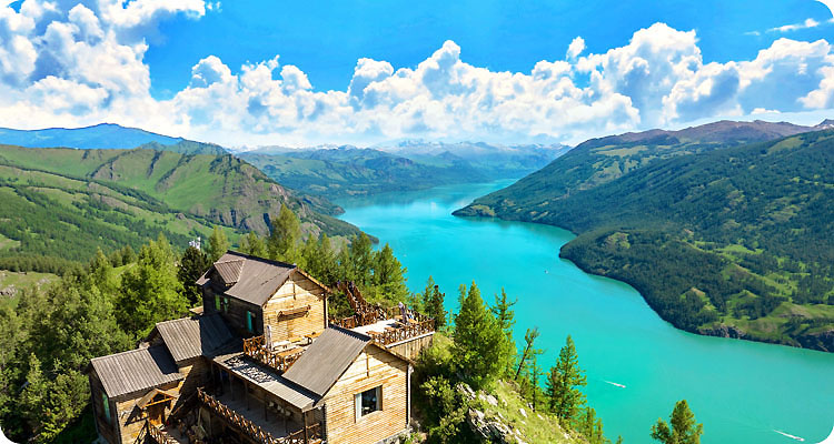 750X400-2023-摄图网_501773907_banner_航拍5A景区新疆阿勒泰喀纳斯湖畔百年木屋（企业商用）