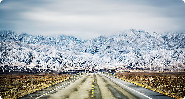 750X400-2023-摄图网_500295824_banner_雪山下的公路（企业商用）